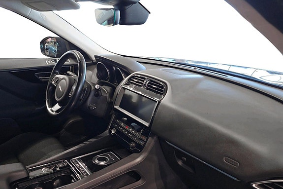 Jaguar F-PACE 7 of 13