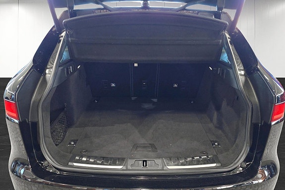 Jaguar F-PACE 12 of 13