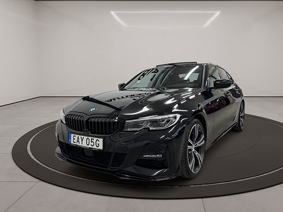 BMW 330i 4 of 5