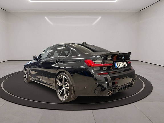 BMW 330i 9 of 30