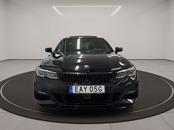 BMW 330i 5 of 5