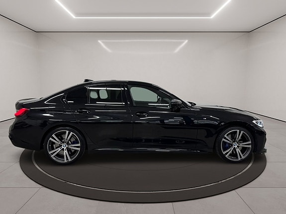 BMW 330i 8 of 30