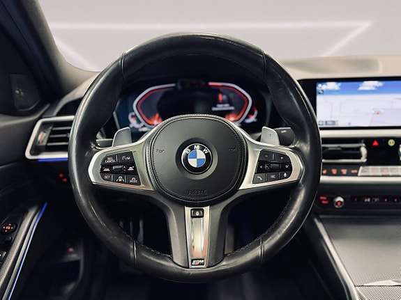 BMW 330i 16 of 30