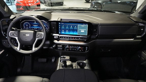 Chevrolet Silverado EV 9 of 16