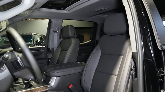 Chevrolet Silverado EV 7 of 16
