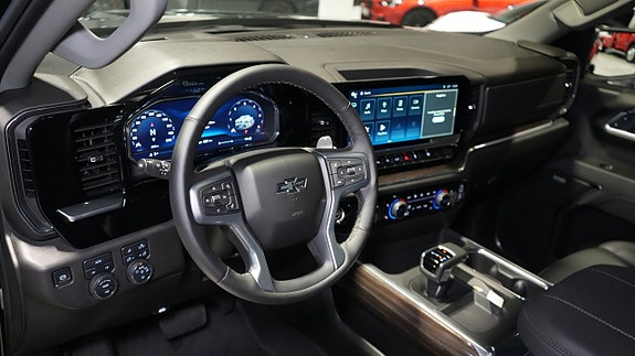 Chevrolet Silverado EV 6 of 16