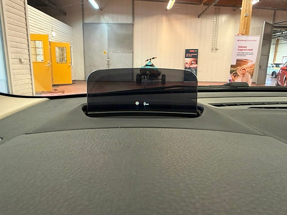 BMW 225xe 14 of 16