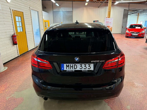 BMW 225xe 7 of 16