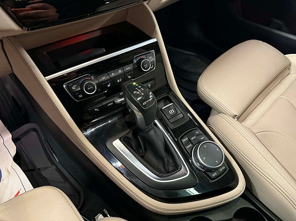BMW 225xe 13 of 16