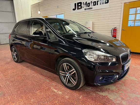 BMW 225xe 2 of 5
