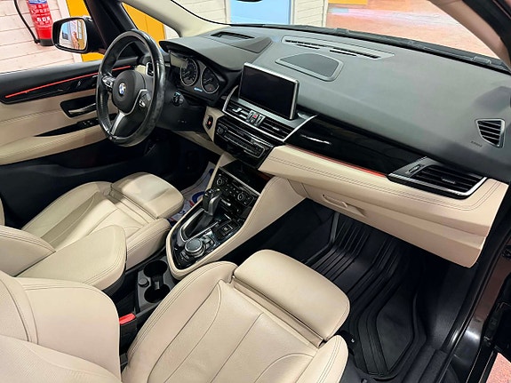 BMW 225xe 10 of 16