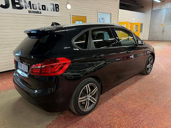 BMW 225xe 4 of 5