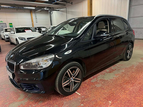 BMW 225xe 3 of 5