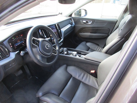 Volvo XC60 2 of 3