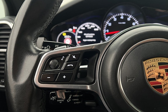 Porsche Cayenne S 19 of 30