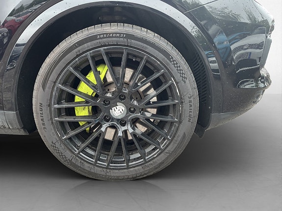 Porsche Cayenne S 10 of 30