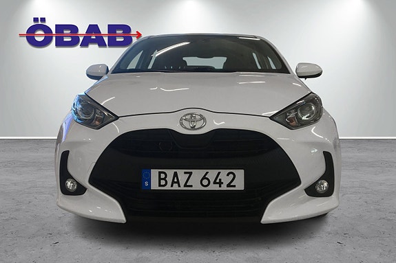 Toyota Yaris 2 of 12