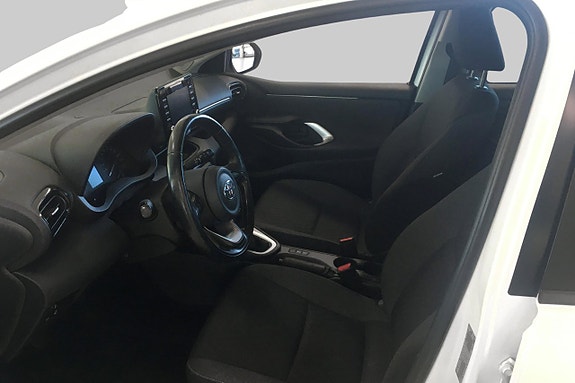 Toyota Yaris 8 of 12