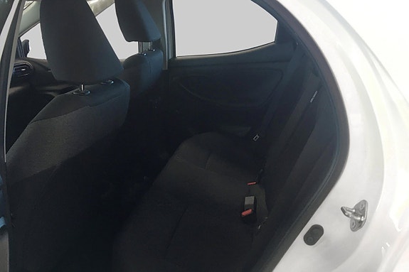 Toyota Yaris 9 of 12