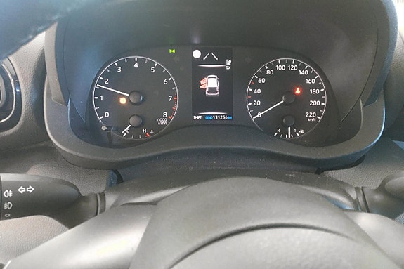Toyota Yaris 10 of 12