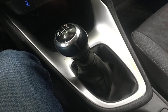 Toyota Yaris 12 of 12