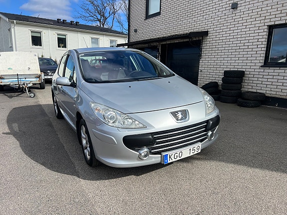Peugeot 307 2 of 5