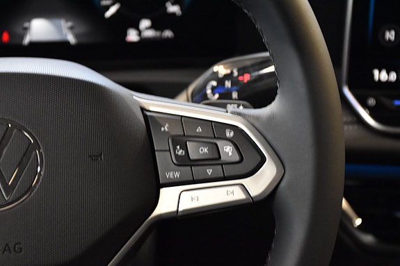 Volkswagen Tiguan 12 of 23