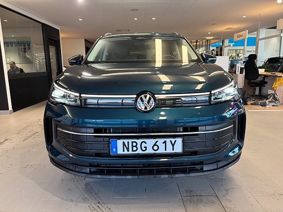 Volkswagen Tiguan 2 of 5