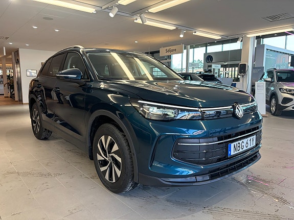 Volkswagen Tiguan 3 of 5