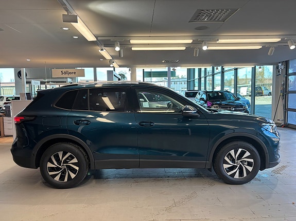 Volkswagen Tiguan 4 of 5