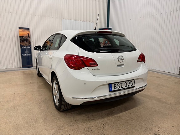 Opel Astra 4 of 5