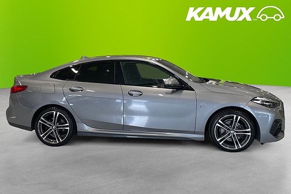 BMW 218 2 of 5