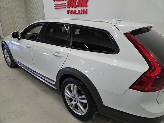Volvo V90 Cross Country 9 of 10