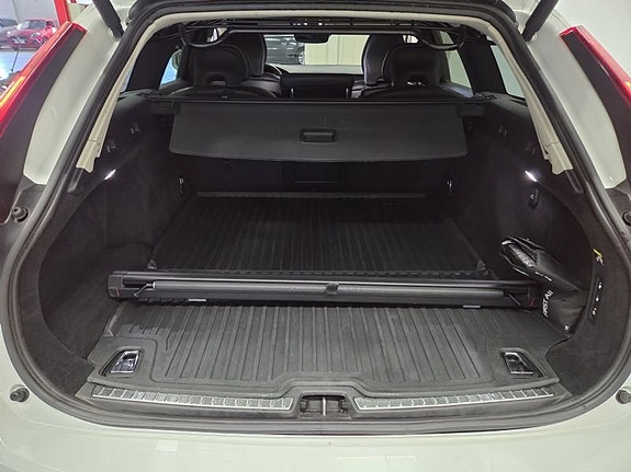 Volvo V90 Cross Country 8 of 10
