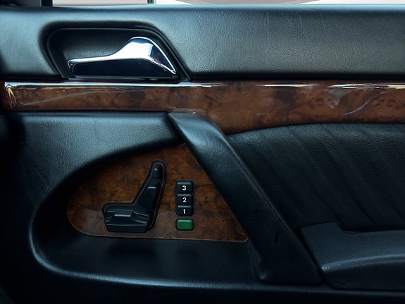 Mercedes-Benz S600 28 of 30