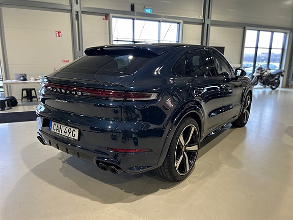 Porsche Cayenne 3 of 5