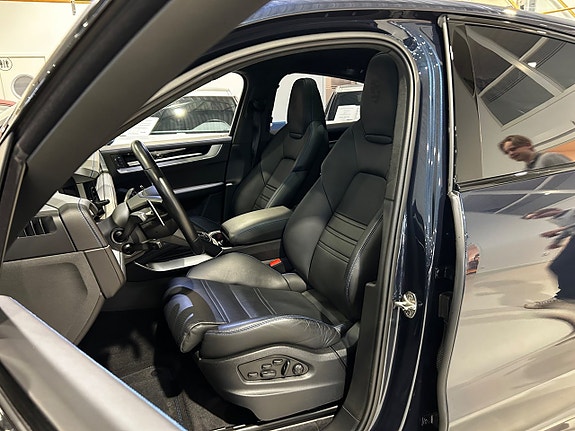 Porsche Cayenne 9 of 21