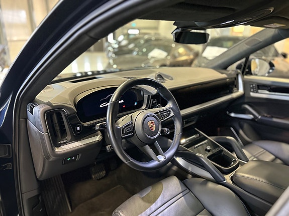 Porsche Cayenne 8 of 21