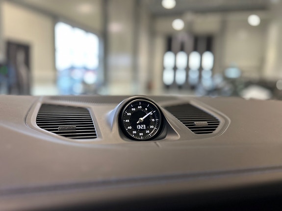 Porsche Cayenne 18 of 21