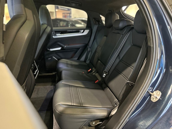 Porsche Cayenne 10 of 21