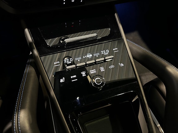 Porsche Cayenne 16 of 21