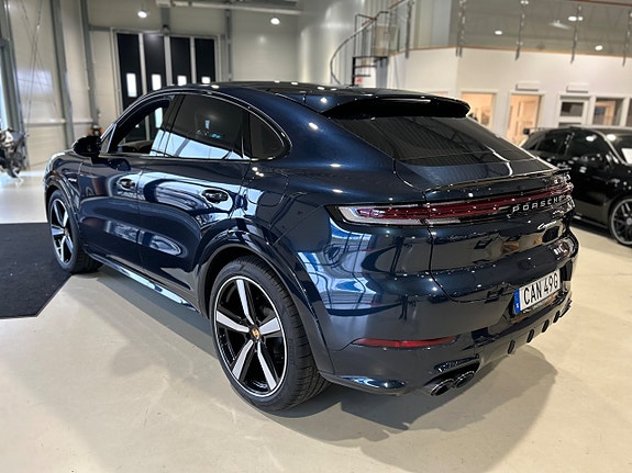 Porsche Cayenne 4 of 5