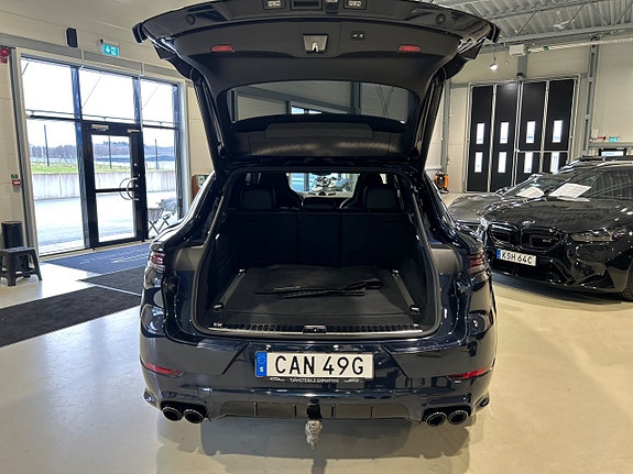 Porsche Cayenne 5 of 5