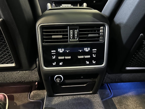 Porsche Cayenne 21 of 21