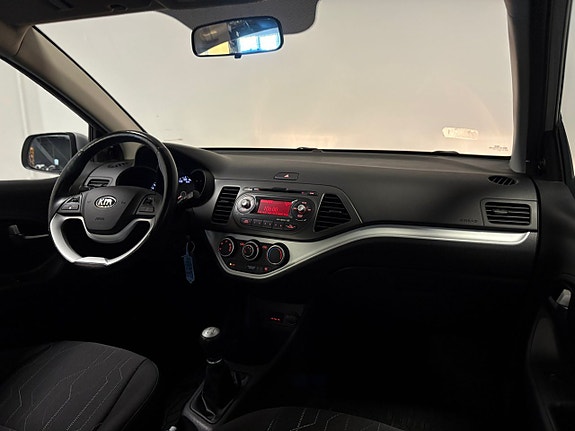 Kia Picanto 9 of 17