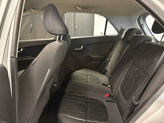 Kia Picanto 8 of 17