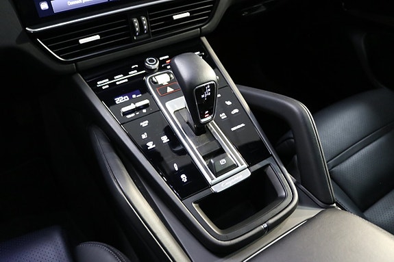 Porsche Cayenne 10 of 25