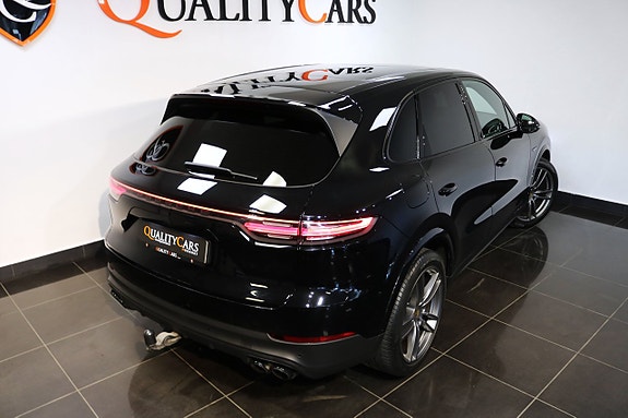 Porsche Cayenne 21 of 25