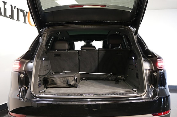 Porsche Cayenne 22 of 25
