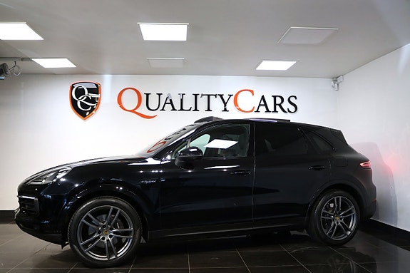 Porsche Cayenne 2 of 5